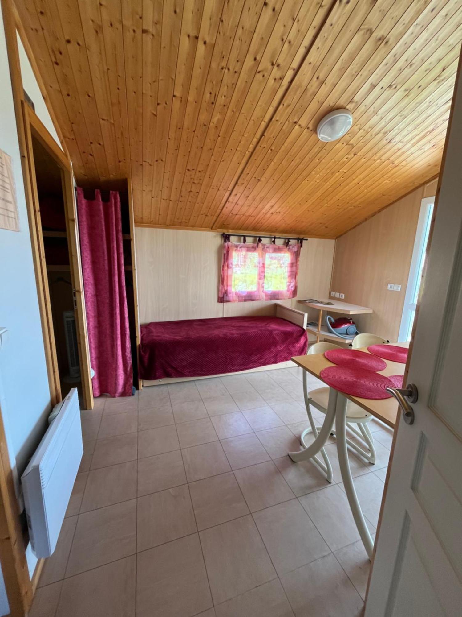 Les Chalets Du Piou Bussieres  Bagian luar foto